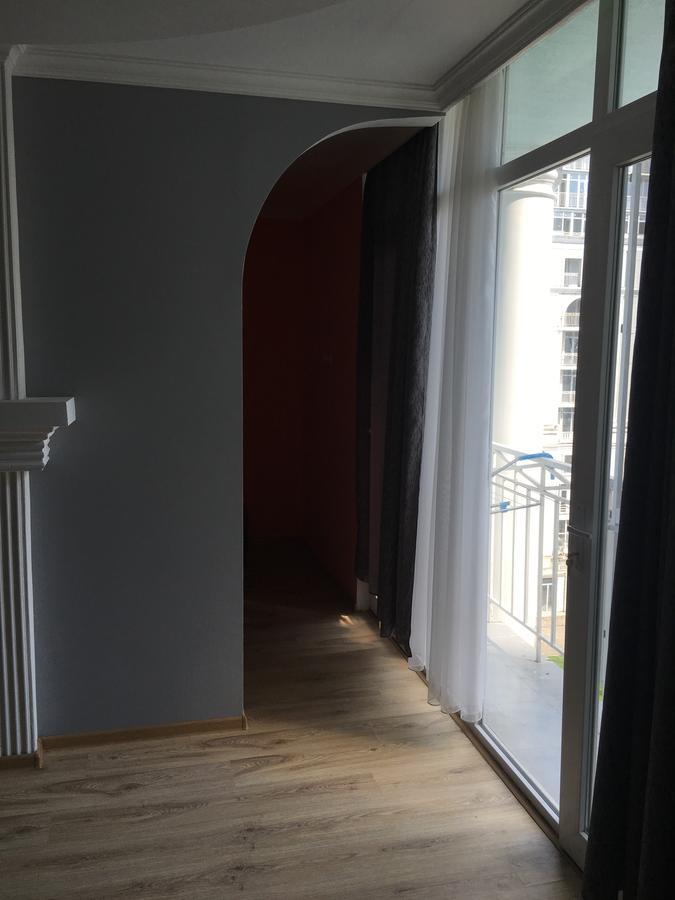 Apartment White Magnolia Batoemi Buitenkant foto